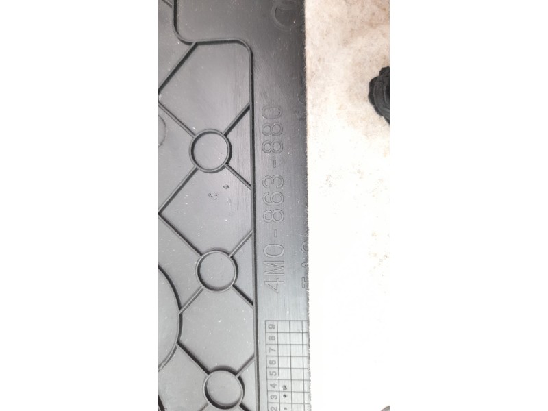 Recambio de moldura para audi q7 4mg referencia OEM IAM 4M0863880BHCK  
