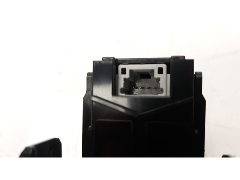 Recambio de mando elevalunas trasero derecho para mazda cx-30 referencia OEM IAM BDGF66370  