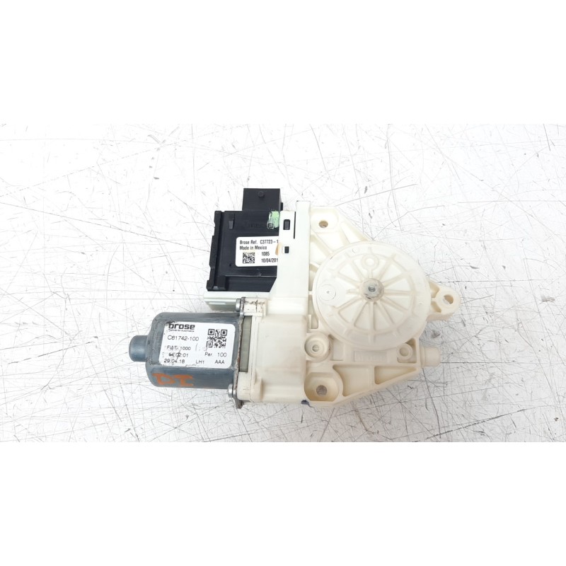 Recambio de motor elevalunas delantero izquierdo para jeep compass ii 2.0 m-jet cat referencia OEM IAM C37723104  