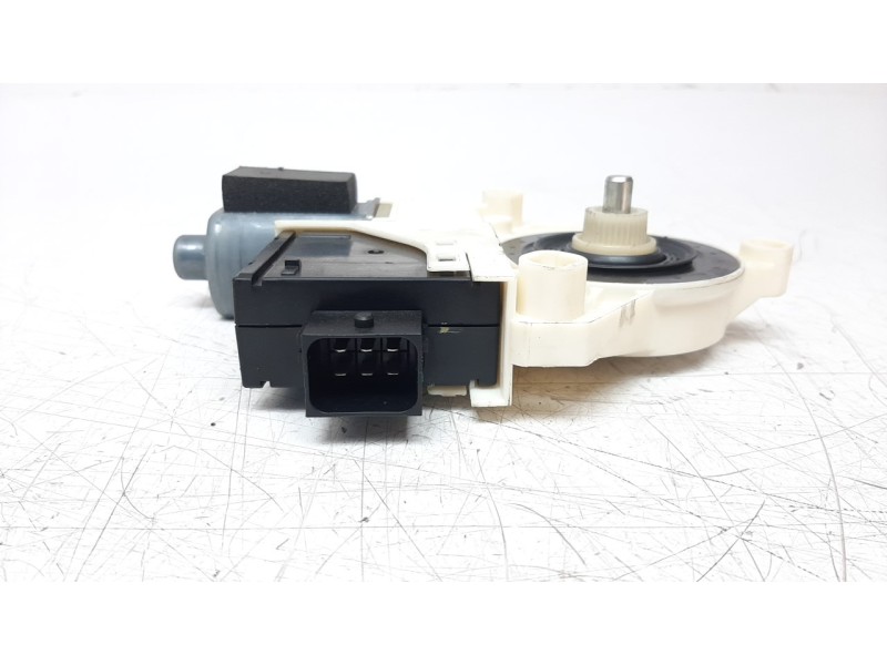 Recambio de motor elevalunas delantero izquierdo para jeep compass ii 2.0 m-jet cat referencia OEM IAM C37723104  