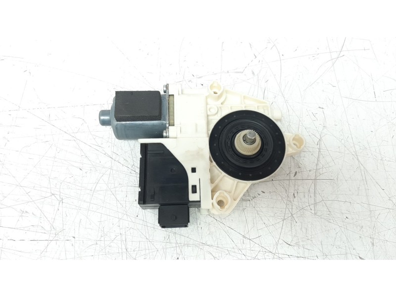Recambio de motor elevalunas delantero izquierdo para jeep compass ii 2.0 m-jet cat referencia OEM IAM C37723104  
