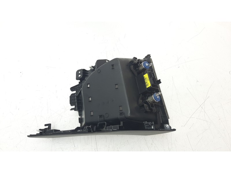 Recambio de moldura para kia sportage 1.7 crdi cat referencia OEM IAM 84680F1210WK UMMC1607201044B 84681F1200