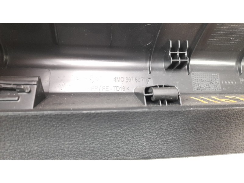 Recambio de moldura para audi q7 4mg referencia OEM IAM 4M0867607F  