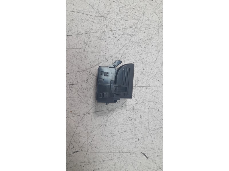 Recambio de mando elevalunas delantero derecho para mazda 3 sedán (bp) evolution referencia OEM IAM BDGF66370  