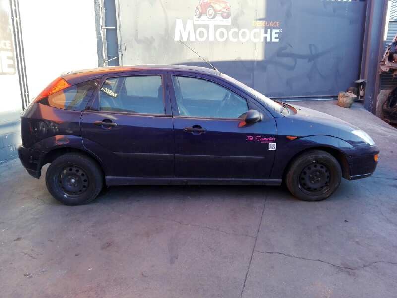 ford focus berlina (cak) del año 2000