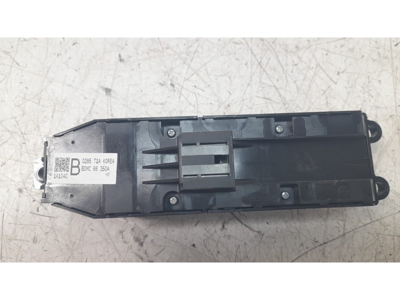 Recambio de mando elevalunas delantero izquierdo para mazda 3 sedán (bp) evolution referencia OEM IAM BDMC66350A  