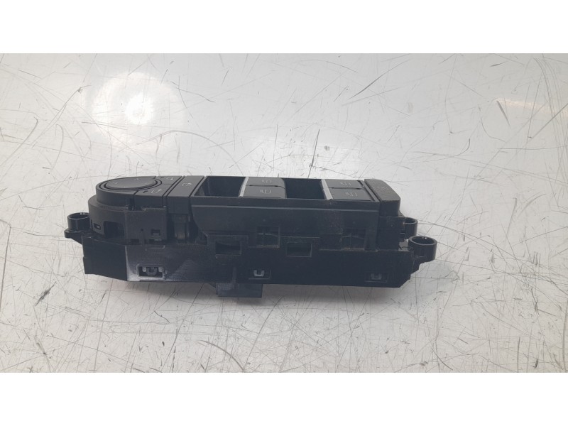 Recambio de mando elevalunas delantero izquierdo para mazda 3 sedán (bp) evolution referencia OEM IAM BDMC66350A  