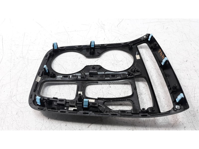 Recambio de moldura para hyundai tucson referencia OEM IAM 84651N7100  