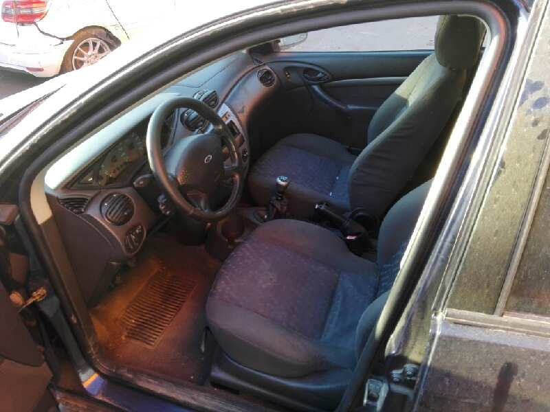 ford focus berlina (cak) del año 2000