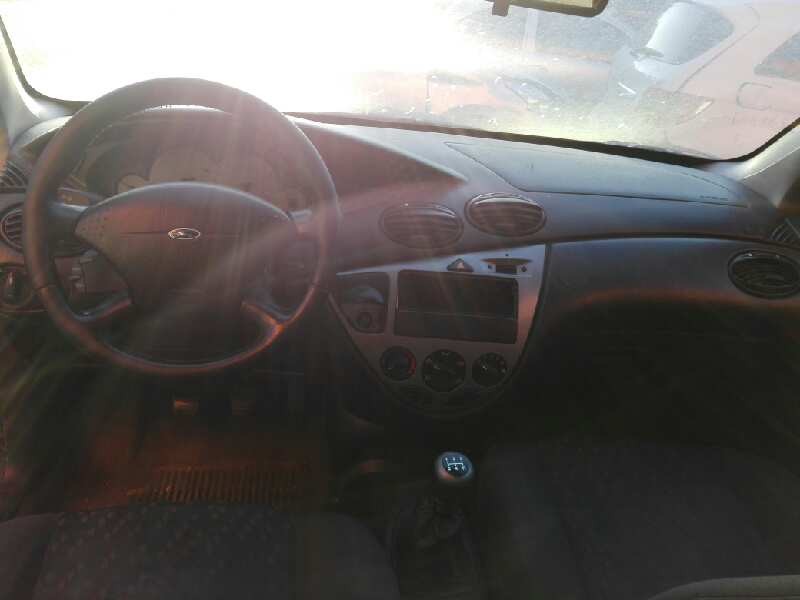 ford focus berlina (cak) del año 2000