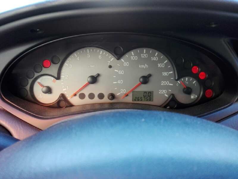 ford focus berlina (cak) del año 2000