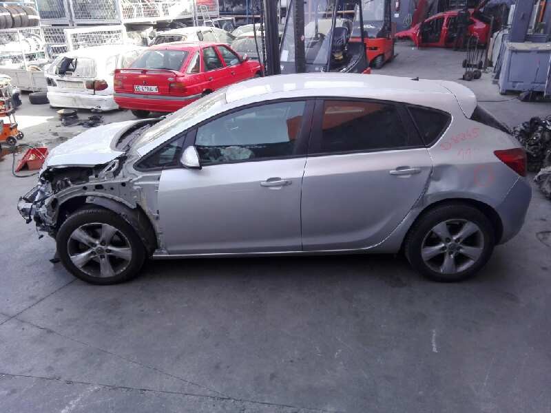 opel astra j lim. del año 2011