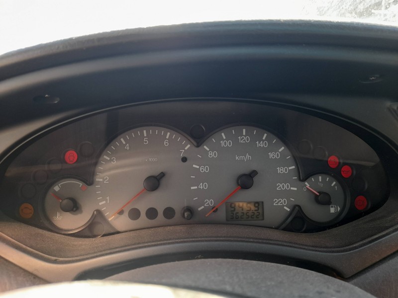 ford focus berlina (cak) del año 2001