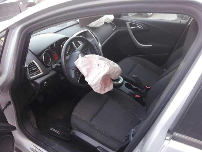 opel astra j lim. del año 2011