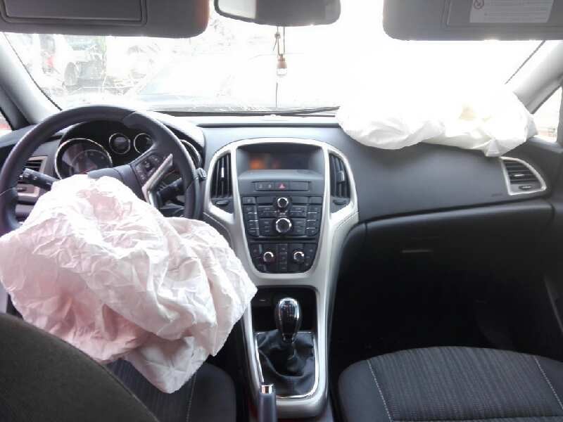 opel astra j lim. del año 2011