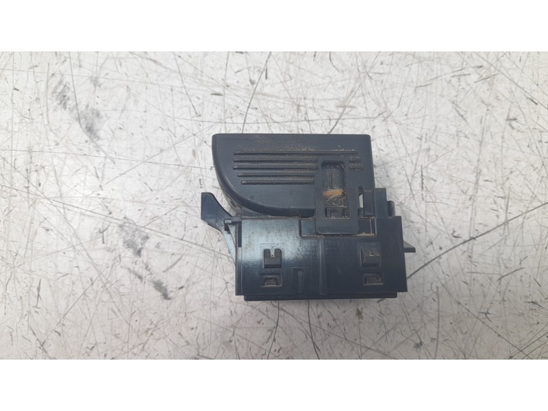 Recambio de mando elevalunas trasero derecho para mazda 3 sedán (bp) evolution referencia OEM IAM BDGF66370  