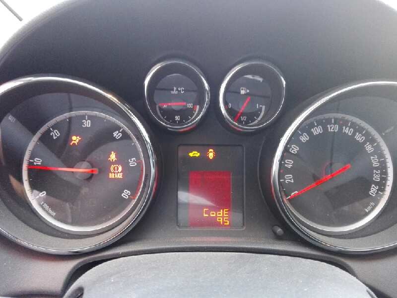 opel astra j lim. del año 2011