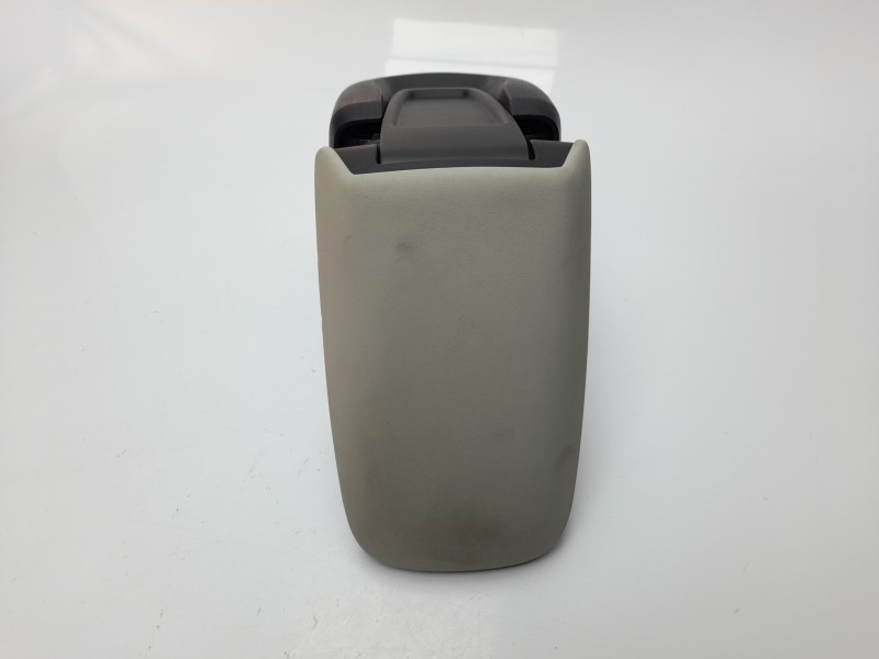 Recambio de apoyabrazos central para volvo v40 kinetic referencia OEM IAM 31366331  