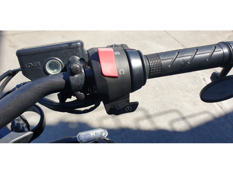 Recambio de piña luces derecha para honda cb 650r cb 650r referencia OEM IAM 35130MKND11  