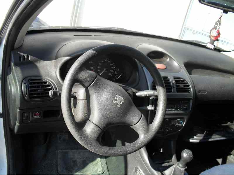 peugeot 206 berlina del año 2001