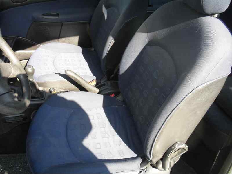 peugeot 206 berlina del año 2001