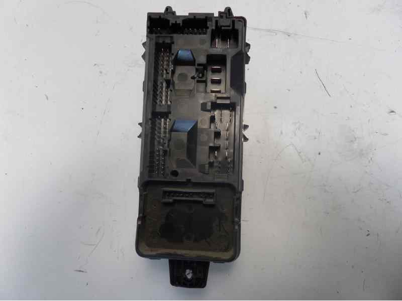 Recambio de caja reles / fusibles para volvo v40 familiar 1.6 referencia OEM IAM 30662309 3L020333 9285