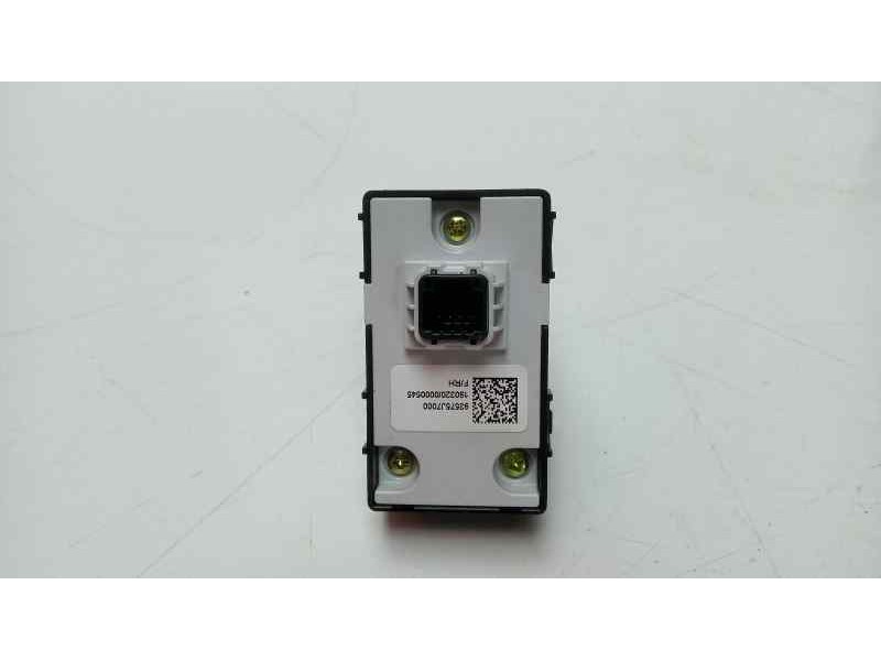 Recambio de mando elevalunas delantero derecho para kia ceed 1.4 cat referencia OEM IAM 93575J7000  
