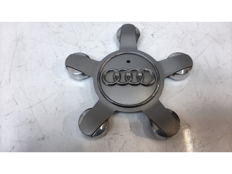 Recambio de tapacubos para audi a3 sportback (8vf) referencia OEM IAM 8R0601165  
