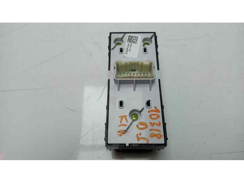 Recambio de mando elevalunas delantero izquierdo para kia ceed 1.4 cat referencia OEM IAM 93570J7100  
