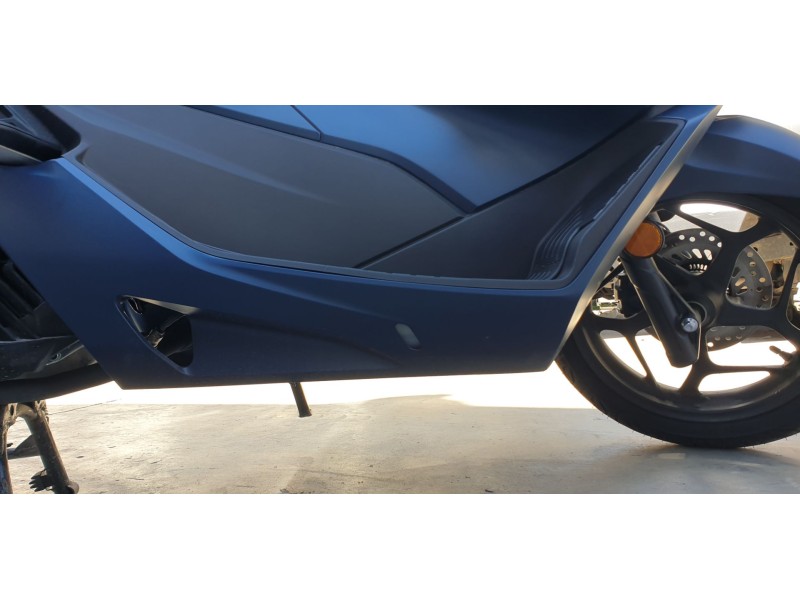 Recambio de quilla derecha para honda pcx 125 referencia OEM IAM 64431K1ZJ10YH  