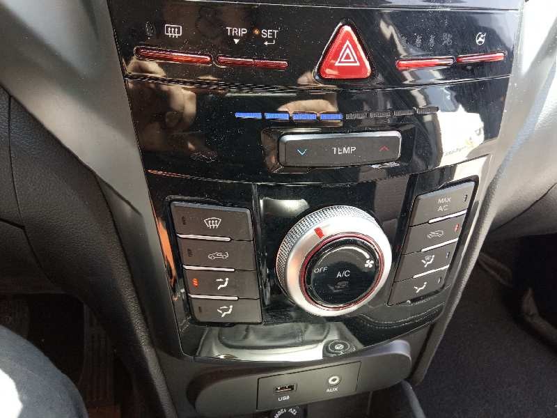 Recambio de mando calefaccion / aire acondicionado para ssangyong xlv 1.6 cat referencia OEM IAM 6871035200  