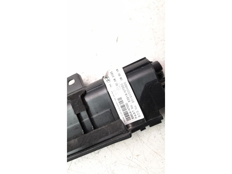 Recambio de guarnecido puerta trasera derecha para hyundai tucson referencia OEM IAM 83916N7000  