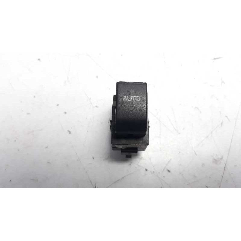 Recambio de mando elevalunas delantero derecho para toyota corolla (e12) 2.0 d-4d linea luna berlina referencia OEM IAM  8481002