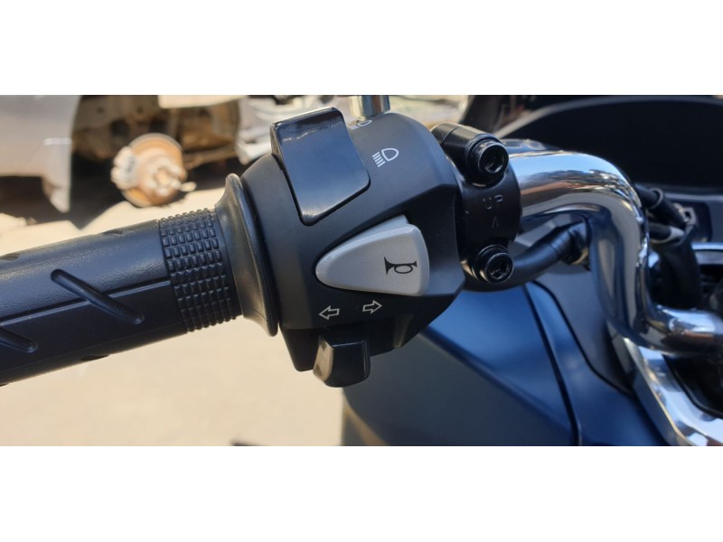 Recambio de piña luces izquierda para honda pcx 125 referencia OEM IAM 35200K1YD12  