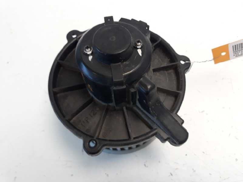 Recambio de ventilador calefaccion para kia carnival ii 2.5 v6 ex referencia OEM IAM 0K55261R07  