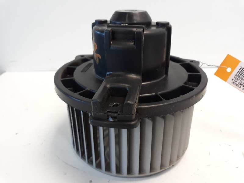 Recambio de ventilador calefaccion para kia carnival ii 2.5 v6 ex referencia OEM IAM 0K55261R07  
