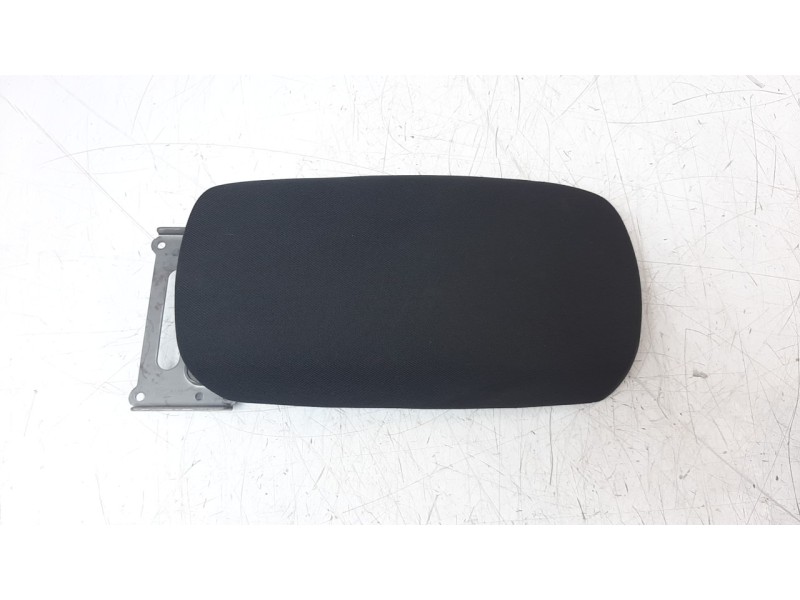 Recambio de apoyabrazos central para toyota corolla (e21) referencia OEM IAM 5890502E60C0  