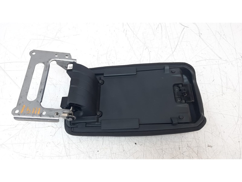 Recambio de apoyabrazos central para toyota corolla (e21) referencia OEM IAM 5890502E60C0  