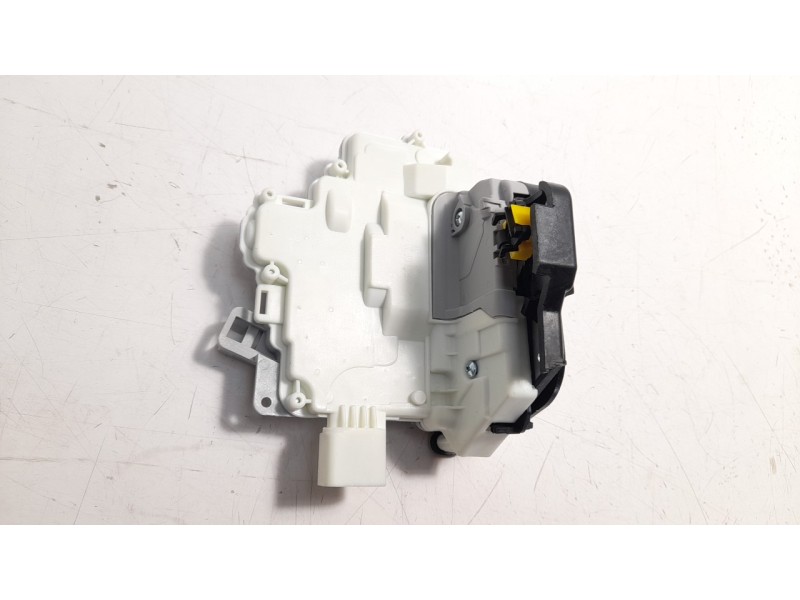 Recambio de cerradura puerta trasera izquierda para audi a4 berlina (8e) referencia OEM IAM 8E0839015AA EZCVW021 CRDVW1047