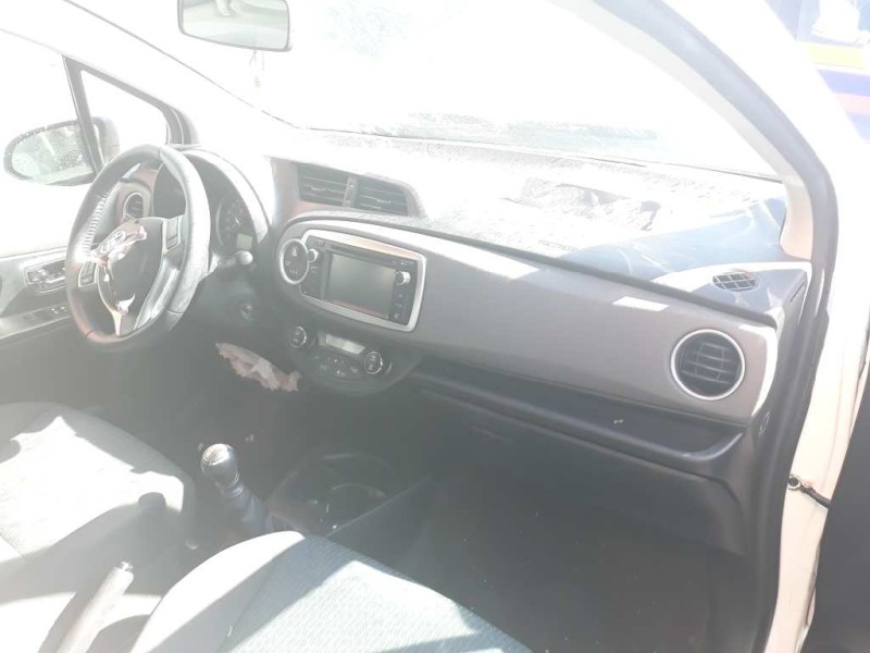 toyota yaris del año 2012