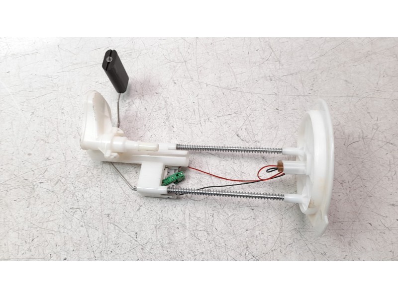 Recambio de bomba combustible para hyundai tucson referencia OEM IAM 31130CZ000  