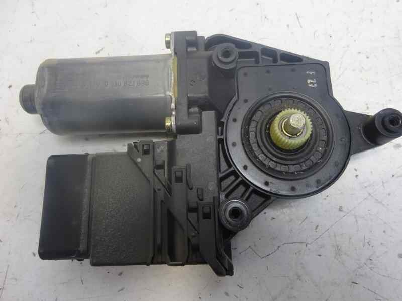 Recambio de motor elevalunas trasero derecho para volkswagen passat variant (3b5) comfortline referencia OEM IAM 0130821696 1014
