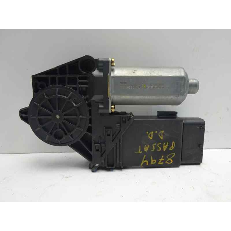 Recambio de motor elevalunas delantero derecho para volkswagen passat variant (3b5) comfortline referencia OEM IAM  0130821694 9