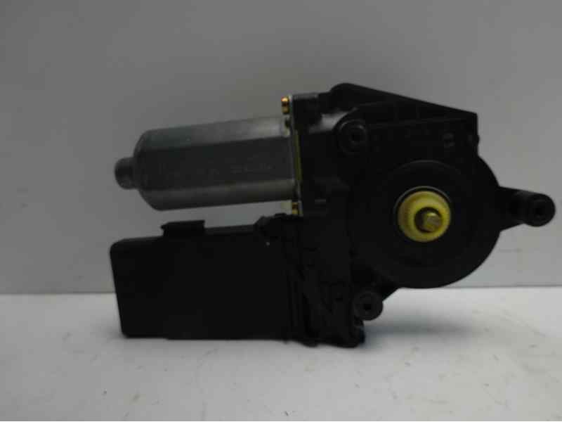Recambio de motor elevalunas delantero derecho para volkswagen passat variant (3b5) comfortline referencia OEM IAM  0130821694 9