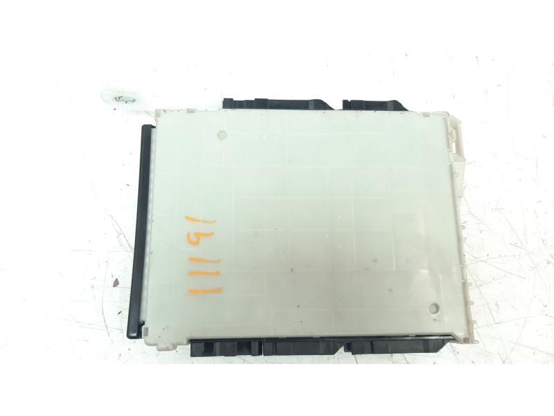 Recambio de caja reles / fusibles para toyota corolla (e21) referencia OEM IAM 63589313  