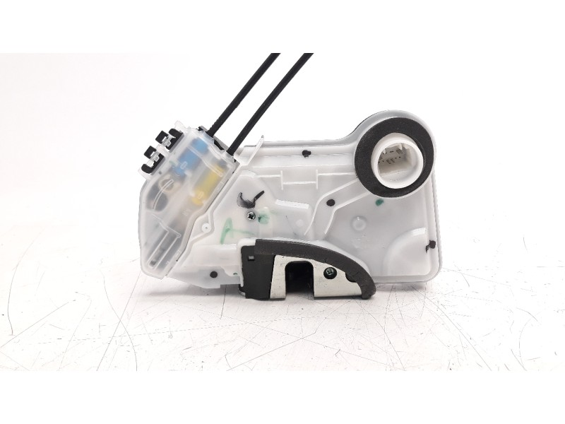 Recambio de cerradura puerta delantera derecha para toyota corolla (e21) referencia OEM IAM 6903002511  