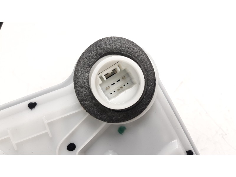 Recambio de cerradura puerta delantera derecha para toyota corolla (e21) referencia OEM IAM 6903002511  