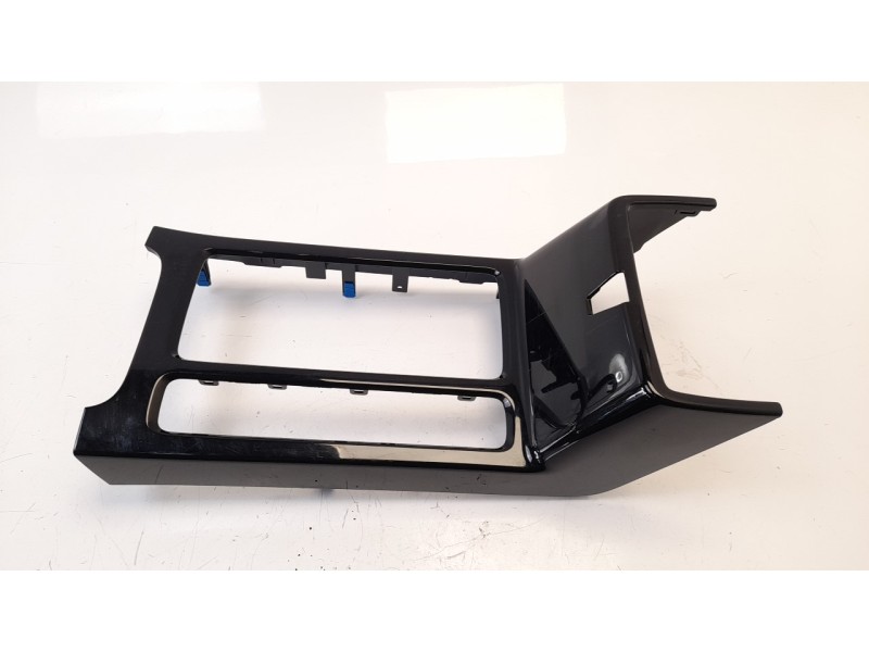 Recambio de moldura para kia xceed 1.0 tgdi cat referencia OEM IAM 84699J000 84699J7100 