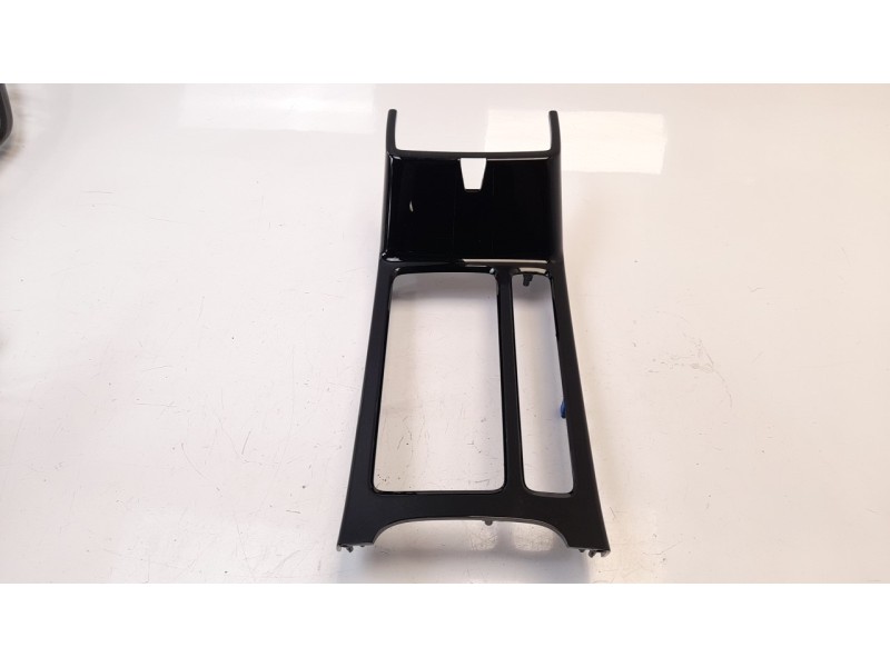 Recambio de moldura para kia xceed 1.0 tgdi cat referencia OEM IAM 84699J000 84699J7100 