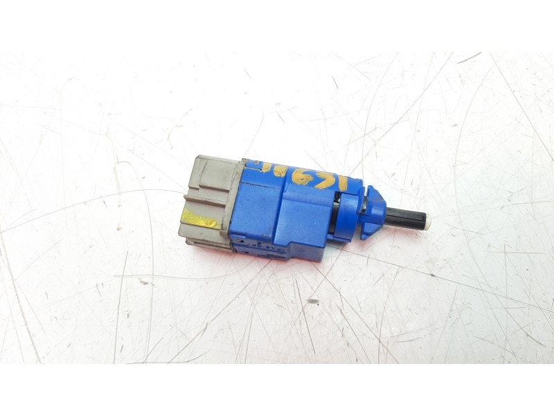 Recambio de interruptor para dacia dokker 1.5 blue dci diesel fap cat referencia OEM IAM 253255192R  